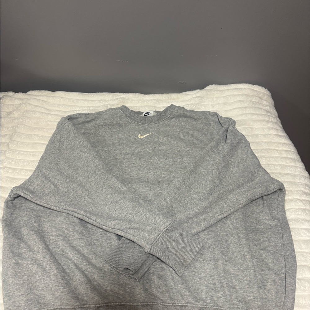 Nike Men's Light Gray Crewneck Sweater
